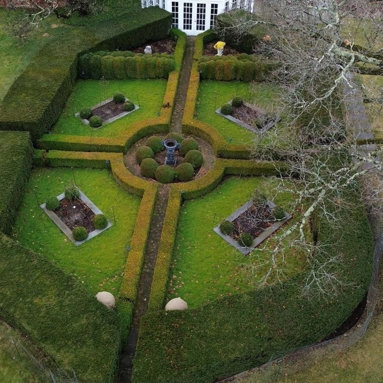Boxwood Courtyard Design