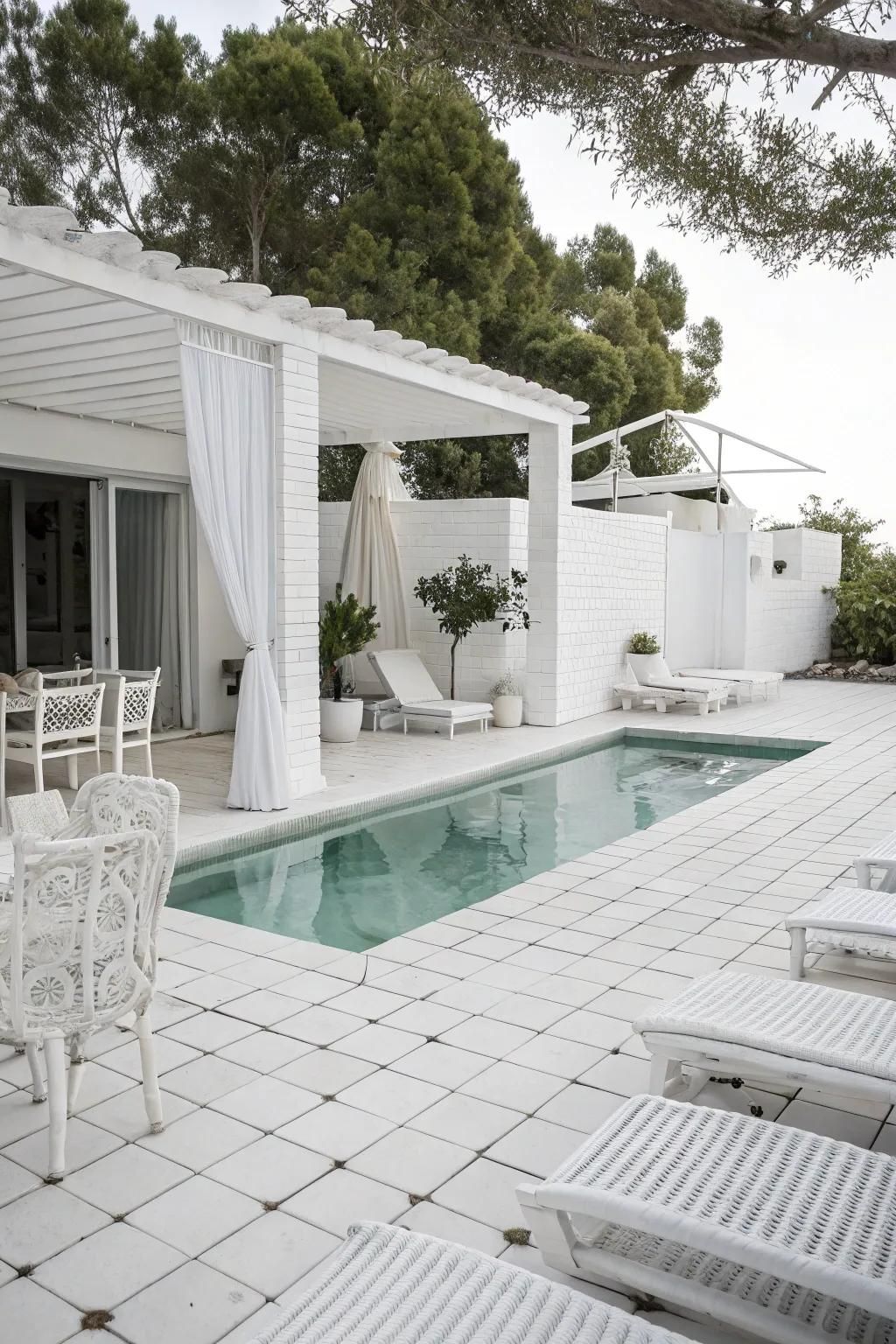 A monochrome palette for a chic poolside.