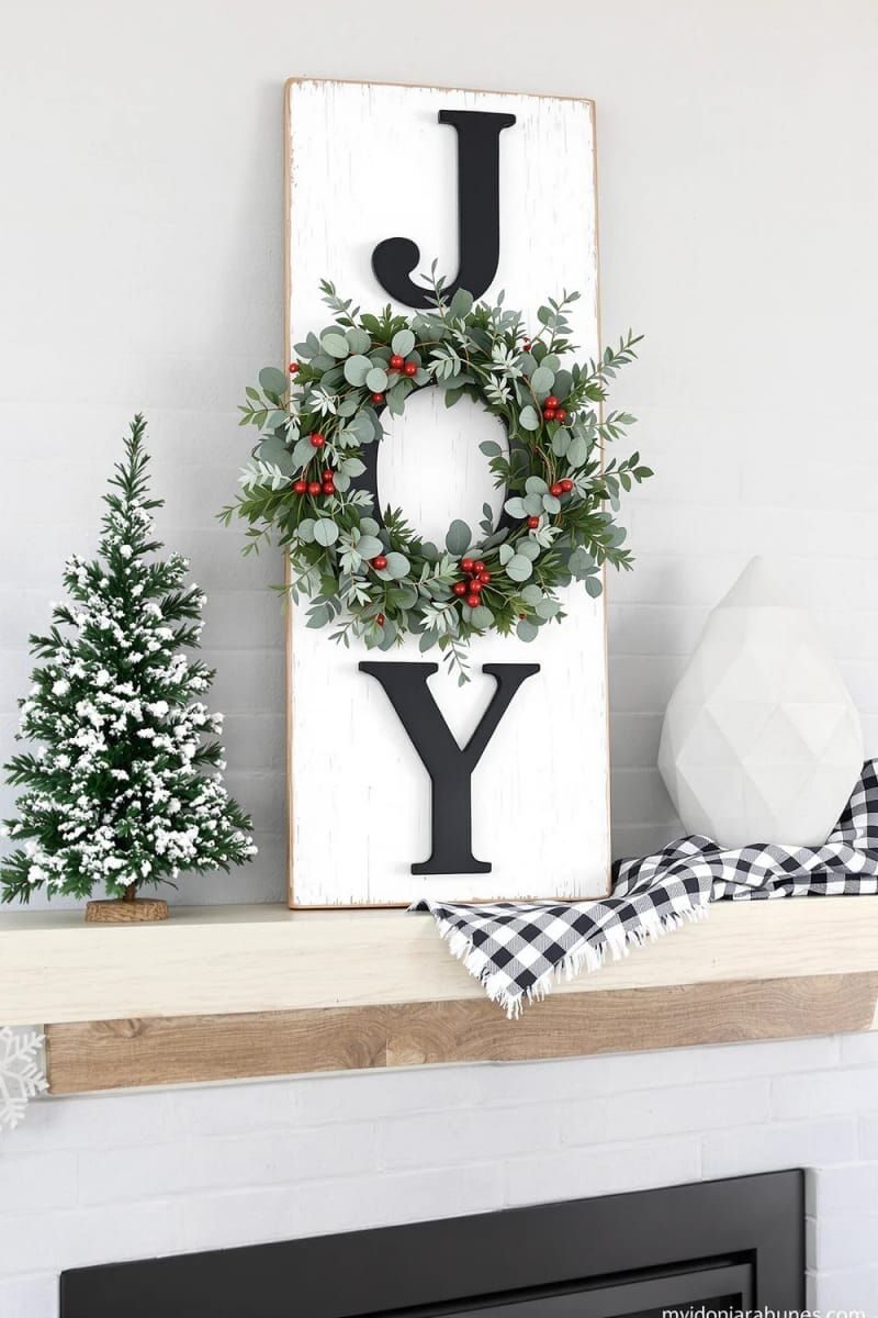 29 Stunning Christmas Wall Decor Ideas to Adore!