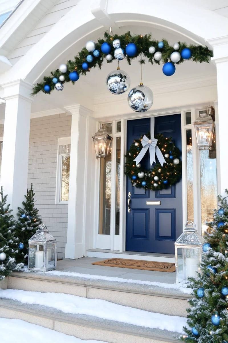 monochrome blue and silver bauble garland with star-shaped fairy lights 1